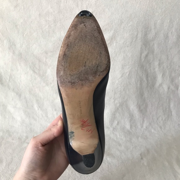 Ferragamo for Saks Fifth Avenue Navy Leather Embossed Pumps Sz Eu 42 US 10 B - Picture 12 of 16